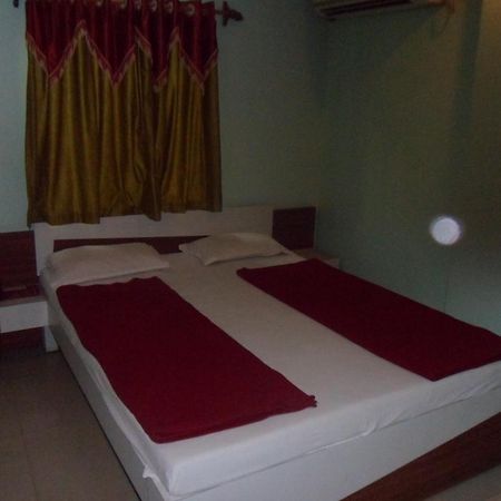 Hotel Shree Rudraksh โสมนัส ภายนอก รูปภาพ